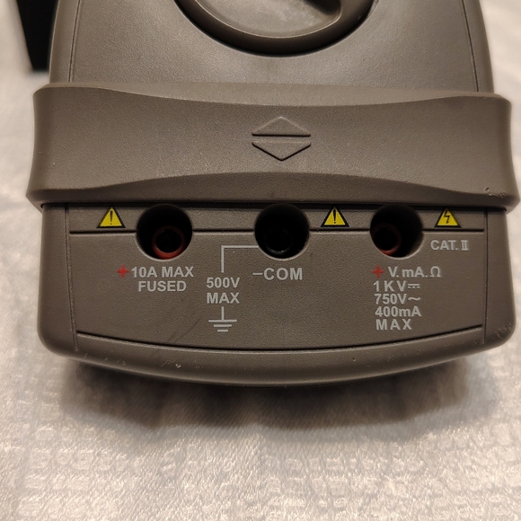 RadioShack Digital Multimeter - Picture 2 of 9